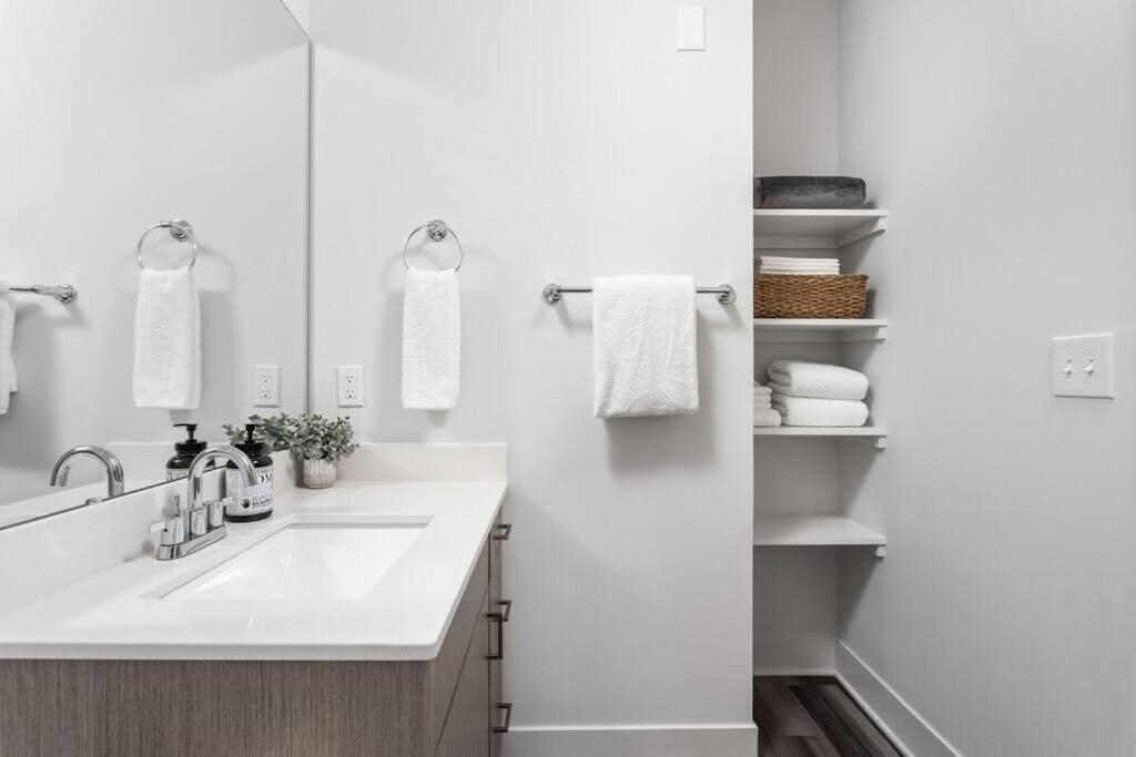 Dream Apartment Near Whole Foods Cozysuites Индианаполис Экстерьер фото